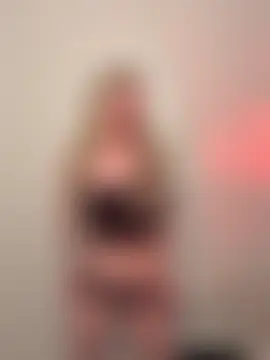 SexySaraxxoo's Live Sex Cam Show