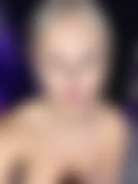 AubrieleRouj1's Live Sex Cam Show