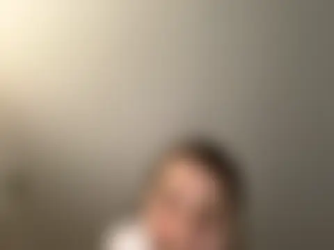 Snowbunnycake_131's Webcam Show