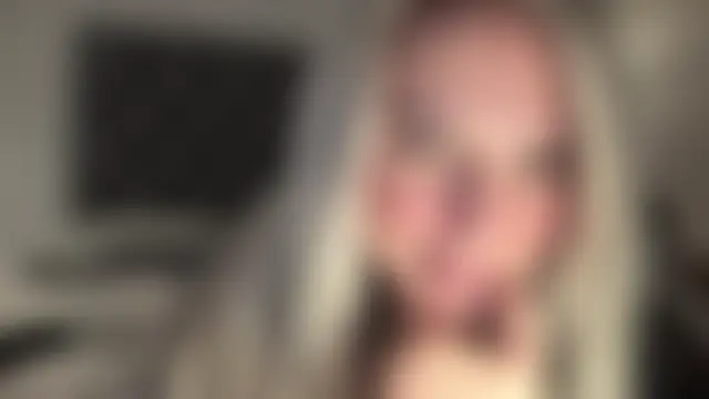 Bustyblondebabe32's Live Sex Cam Show