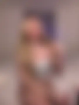 SexySaraxxoo's Live Sex Cam Show