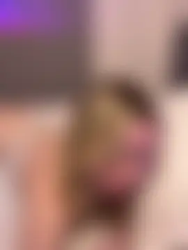 SexySaraxxoo's Live Sex Cam Show