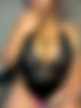 YellowHoneyDip's Live Sex Cam Show