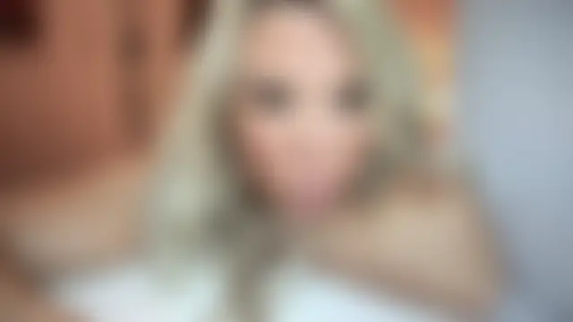 Bustyblondebabe32's Live Sex Cam Show