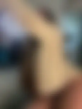 aly_golden_'s Live Sex Cam Show