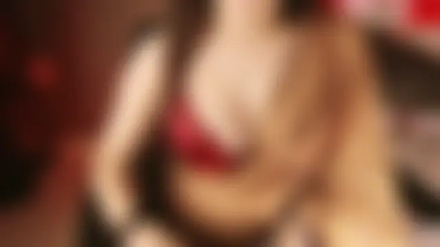 Queen897: διαδικτυακό σόου στην κάμερα