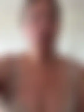 emma_tour's Webcam Show