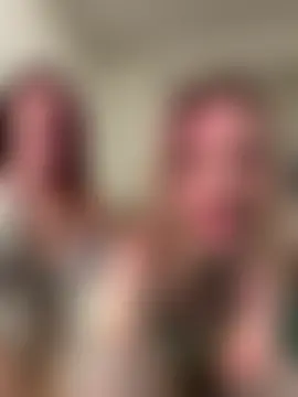 littlebitchesss' Webcam Show