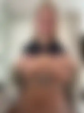 CurvyGxxx's Live Sex Cam Show