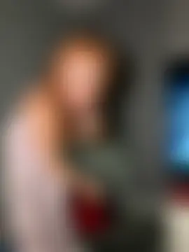 Ellieskyyee1's Live Sex Cam Show