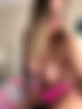 Aleesa_milfxo's Live Sex Cam Show