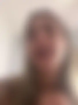 Chiara-2002's Live Sex Cam Show