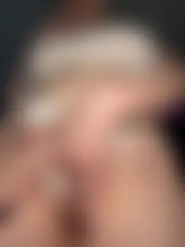 HugeBoobsAlice's Live Sex Cam Show