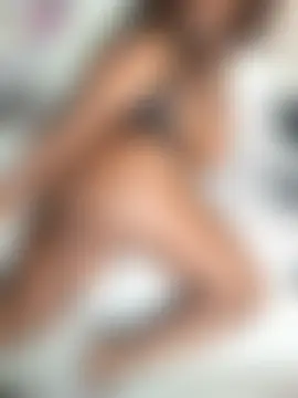 bustytemptress1's Webcam Show