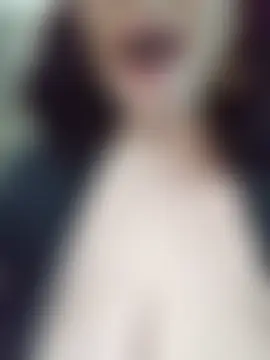 Lucia8600's Live Sex Cam Show