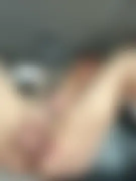 June695_'s Live Sex Cam Show