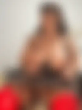 AvaDivaMilf's Live Sex Cam Show