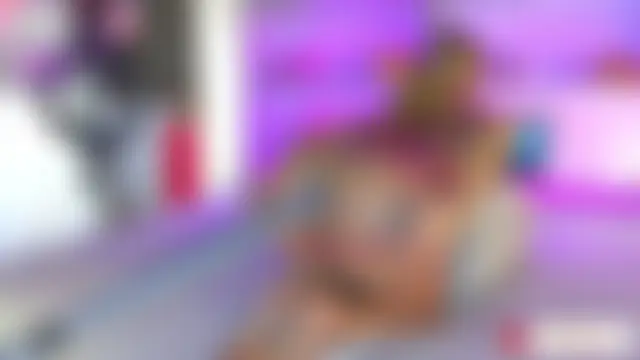 ChiaraLewis' Live Sex Cam Show