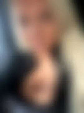 Bustyblondebabe32's Live Sex Cam Show