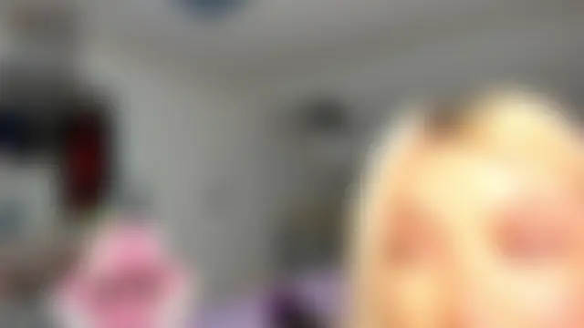 LucieLuxe's Webcam Show