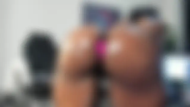 naughty_bigass' Webcam Show