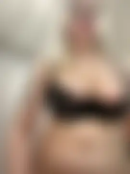 HugeBoobsAlice's Webcam Show