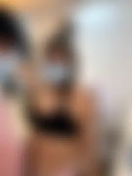 youngcoupleloverose's Live Sex Cam Show