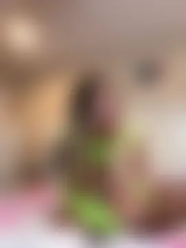 Aleesa_milfxo's Live Sex Cam Show