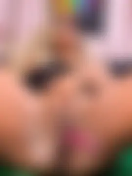 Suyin_squirt22's Webcam Show