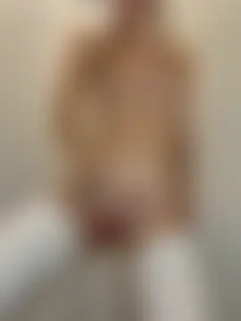 kira_mia's Live Sex Cam Show