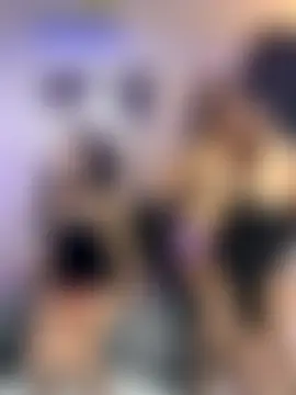 royalgirls_x's Live Sex Cam Show