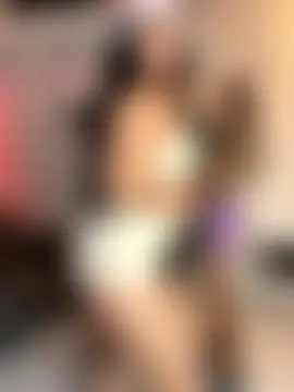 royalgirls_x's Webcam Show