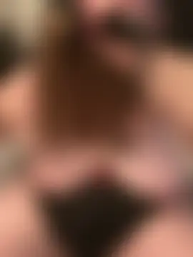 Curvylouu_41X's Live Sex Cam Show