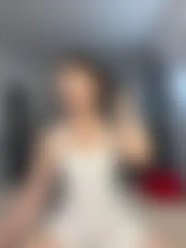 CurlyLara's Live Sex Cam Show