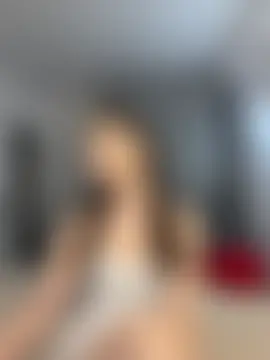 CurlyLara's Live Sex Cam Show