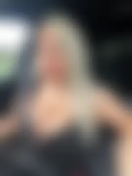 Bustyblondebabe32's Live Sex Cam Show