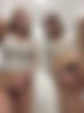 Aiko_Yumi's Webcam Show