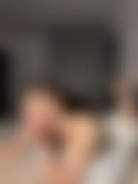 CurlyLara's Live Sex Cam Show