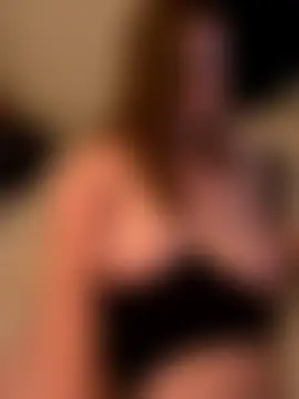 Curvylouu_41X's Live Sex Cam Show