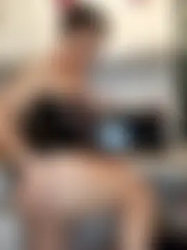 Aleioji10's Live Sex Cam Show