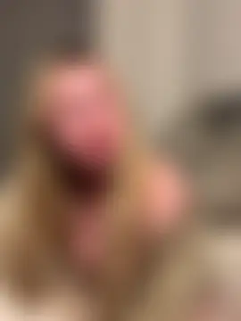 SexySaraxxoo's Live Sex Cam Show