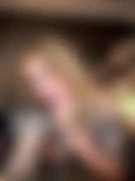 blondebitch2's Live Sex Cam Show