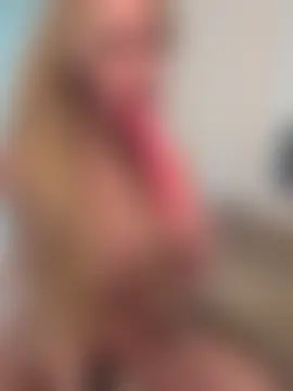 SexySaraxxoo's Live Sex Cam Show