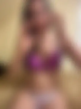 YourQueen18's Live Sex Cam Show