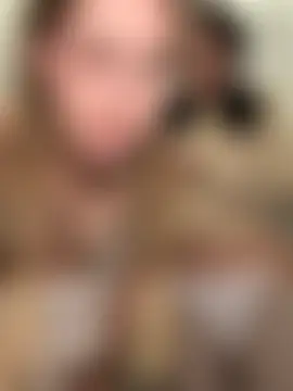 kira_mia's Live Sex Cam Show