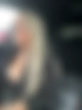 Bustyblondebabe32's Live Sex Cam Show