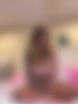 Aleesa_milfxo's Live Sex Cam Show