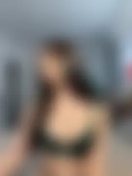 CurlyLara's Live Sex Cam Show