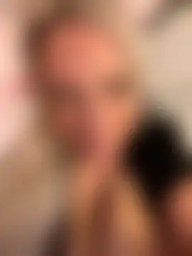 Bustyblondebabe32's Live Sex Cam Show