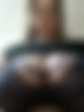 hugebobbs' Live Sex Cam Show